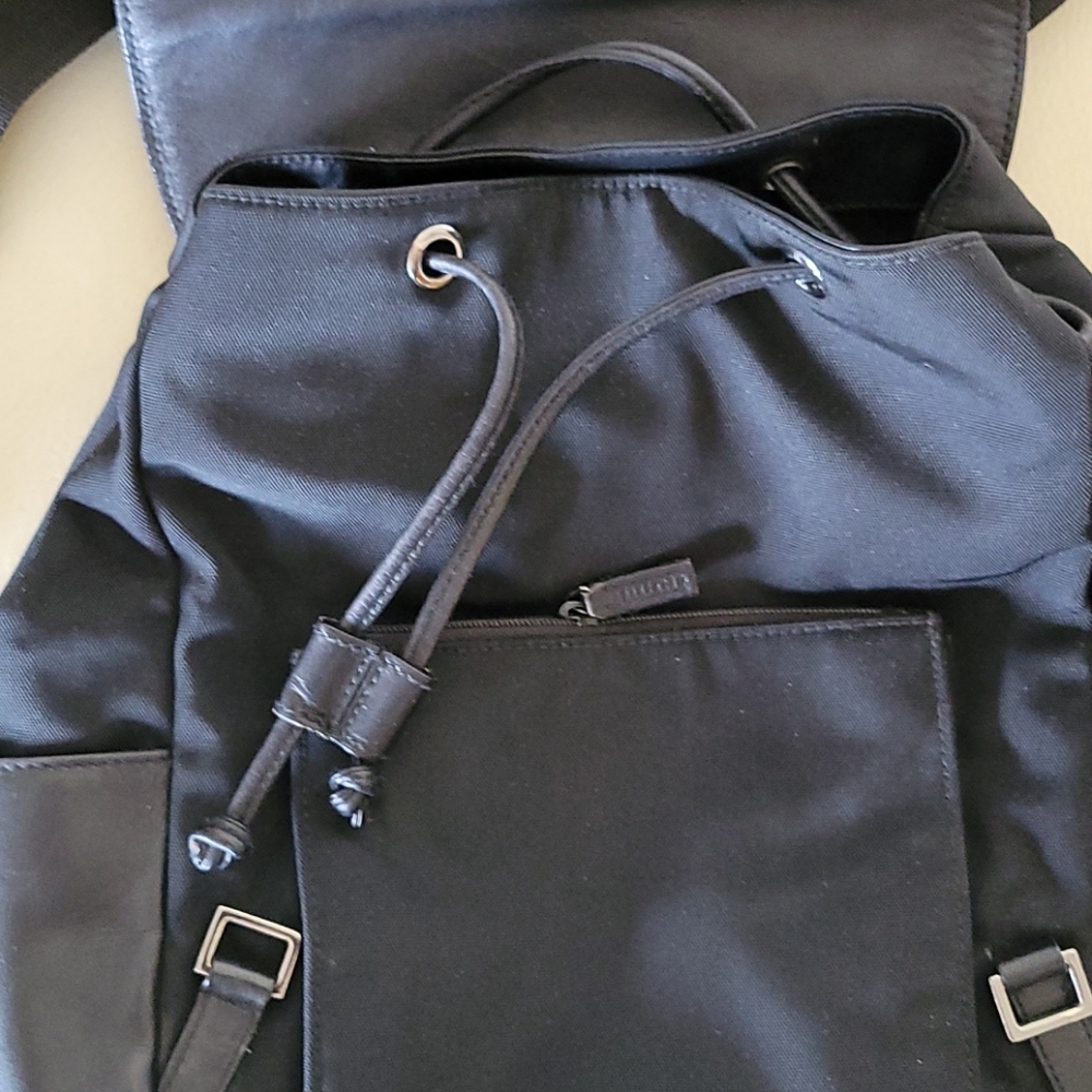 Backpack - Picture 5 of 8